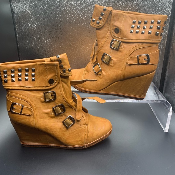 Bucco Odell tan bootie women’s size 10. Never worn. $35. - Picture 1 of 4